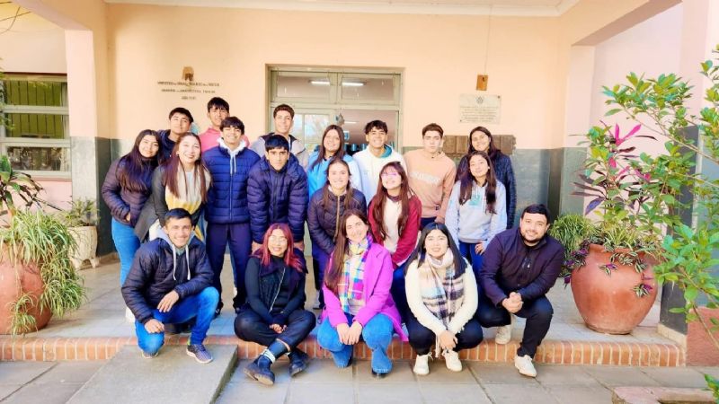 Egresados entregan donaciones a escuelas de Monte Redondo y Alijilán