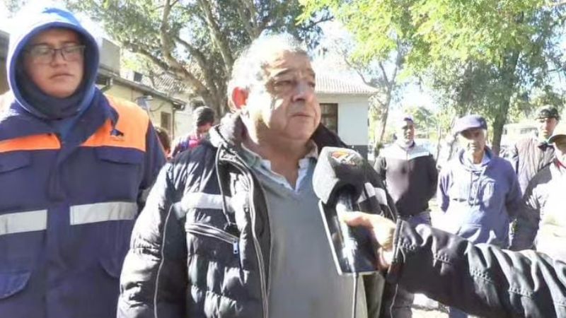 Vigiladores de escuela en negro y sin cobrar