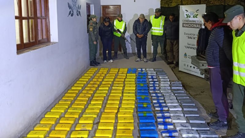 Incautan más de 200 kilos de cocaína y detienen a cuatro personas