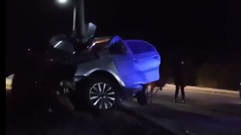 Automovilista se estrelló contra un poste de energía