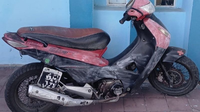 Secuestran una moto abandonada en la zona Oeste