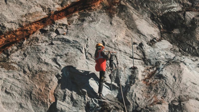 Capacitación en Evaluación de Impacto Ambiental para profesionales del sector minero