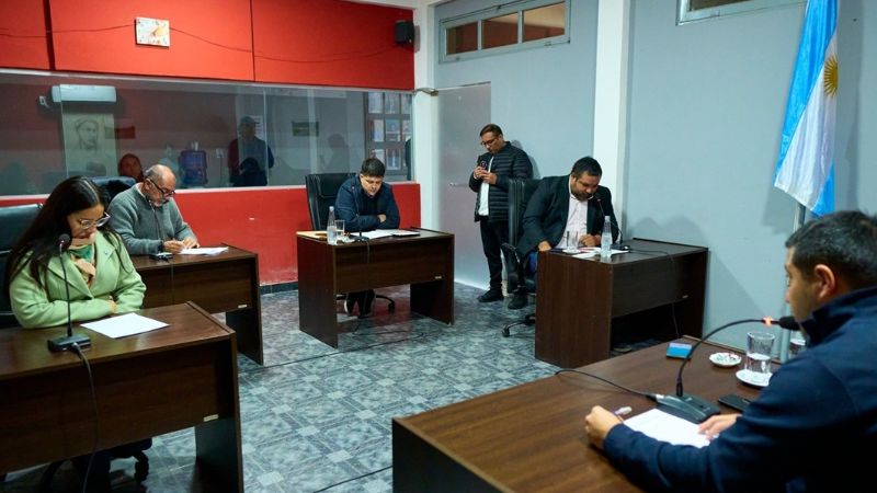 Bloque oficialista blindó a Zenteno y no tendrá juicio político