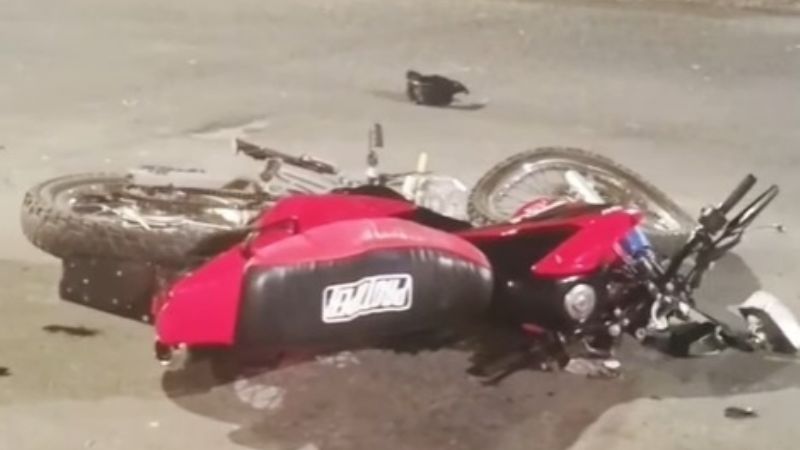 Grave choque de dos motos en la Capital