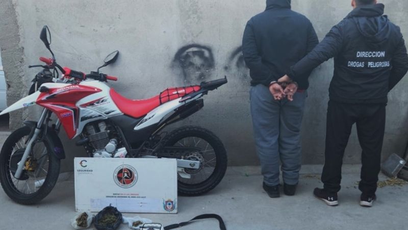 Secuestran marihuana, ansiolíticos, un iPhone, balanzas y una moto