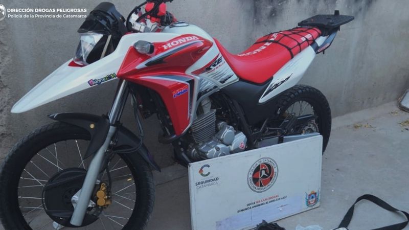 Secuestran marihuana, ansiolíticos, un iPhone, balanzas y una moto