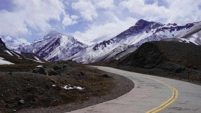 Cerraron el Paso Cristo Redentor por intensas nevadas