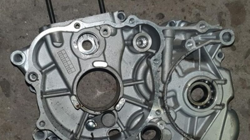 Incautan motoparte en un taller mecánico