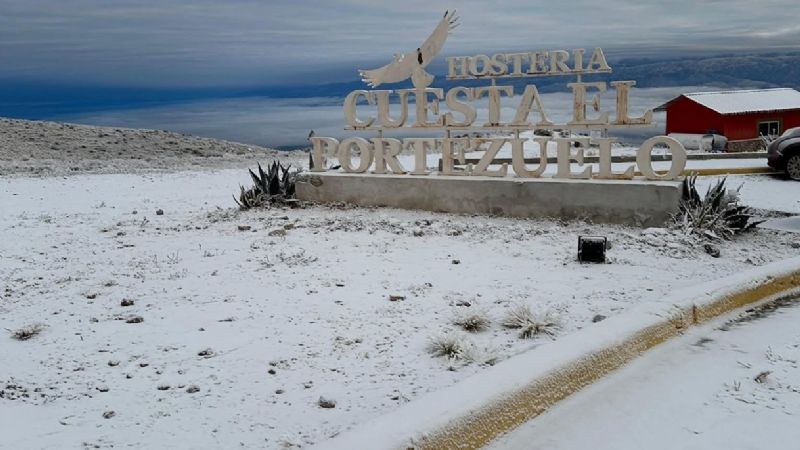 Mirá las postales: tras 18 años, se registró caída de nieve en la Capital