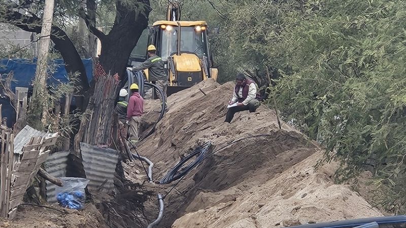 Comenzó una obra clave para mejorar el servicio de agua potable en el barrio Mi Gauchito