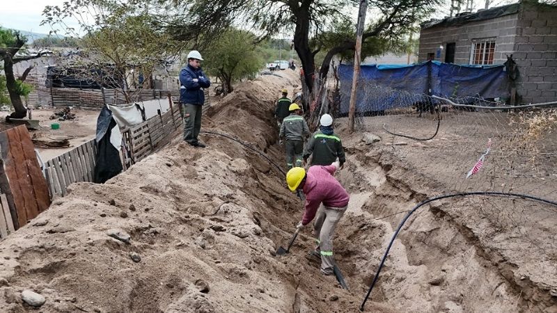 Comenzó una obra clave para mejorar el servicio de agua potable en el barrio Mi Gauchito