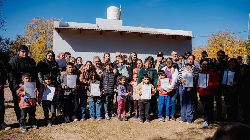 34 familias de Londres y San Fernando recibieron sus viviendas