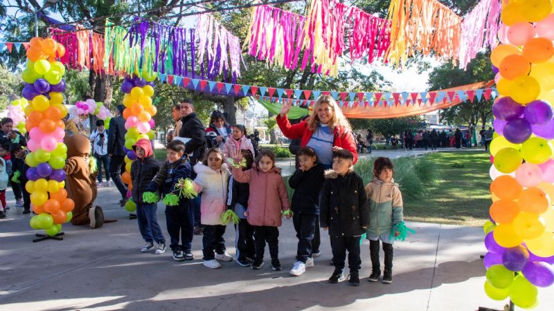 Educación celebró el Día de los Jardines y de las Maestras Jardineras con una jornada recreativa multitudinaria