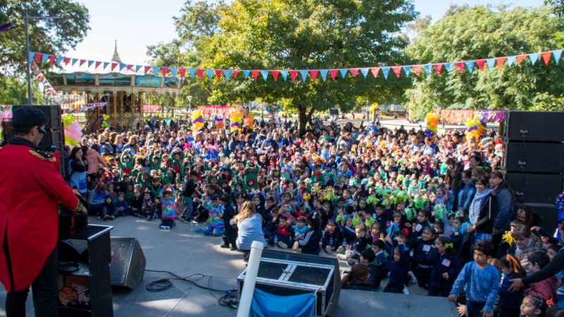 Educación celebró el Día de los Jardines y de las Maestras Jardineras con una jornada recreativa multitudinaria