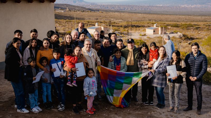 Emoción y agradecimiento en Chistín: vecinos recibieron por primera vez viviendas construidas por el Estado