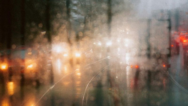 ¿Se te empañan los vidrios del auto en invierno? Estos 8 trucos pueden salvarte el viaje