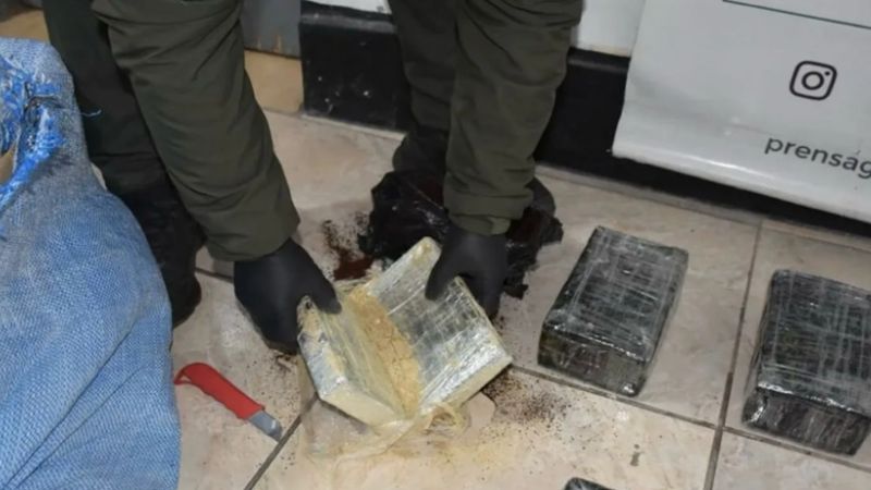 En un colectivo llevaba 16 kilos de cocaína