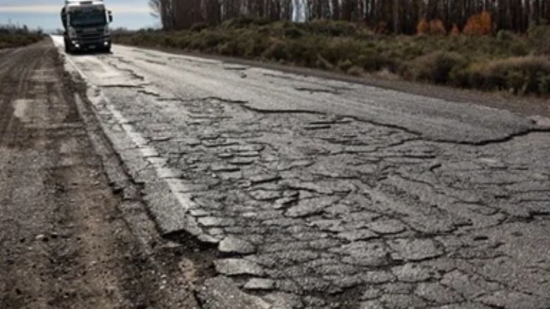Motosierra de Milei: "El 50% de las rutas en el país está en mal estado"