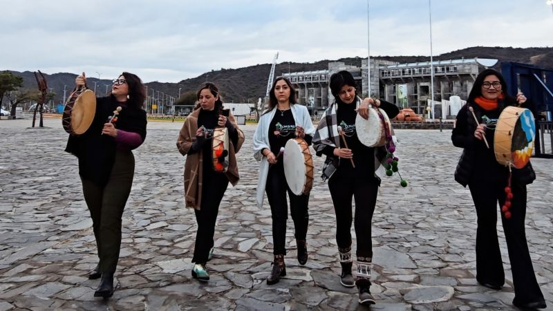 Catamarca Retumba desembarca en el Poncho con cajas y coplas
