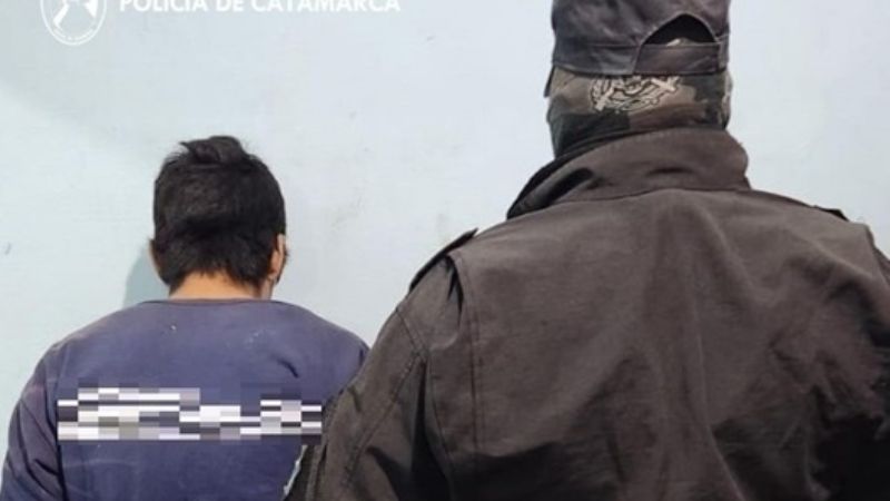 Rompió una botella y amenazó a su ex