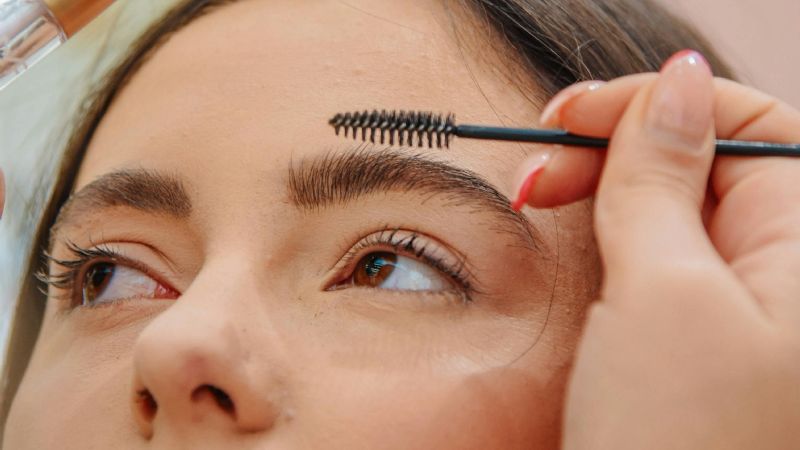 ANMAT prohibió un sérum para pestañas y otros productos por falta de control sanitario