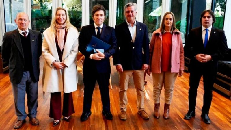 Milei prometió a la mesa de enlace que bajaría de manera definitiva las retenciones al campo