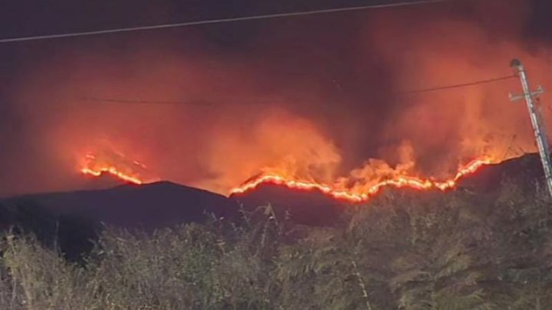 Incendio en El Manchao: el viento y accesibilidad complican el combate