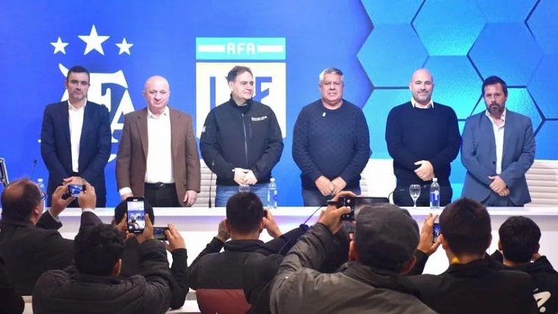 Tapia oficializó la vuelta de los visitantes