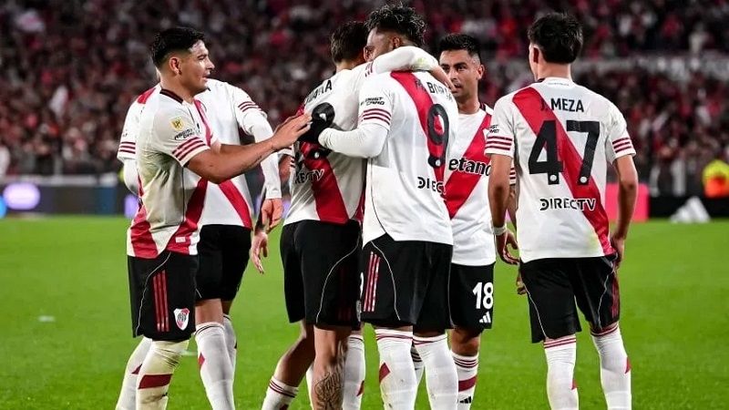 River visita a Instituto, con sus hinchas