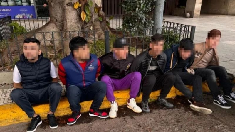 Por no tener licencia de conducir, policías descubrieron que llevaban una bolsa llena de joyas