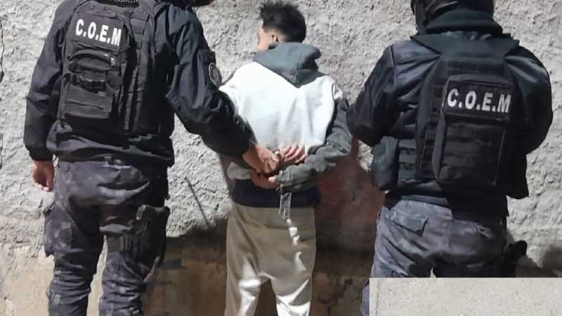 Tenía un arma blanca entre sus prendas