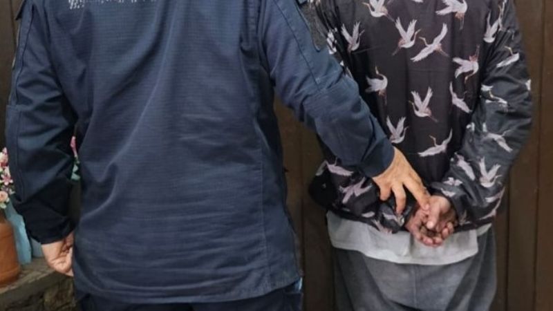 Aprehenden a dos personas y secuestran armas blancas