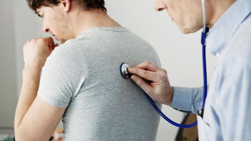 “Adolescentes tosedores”: la enfermedad que no para de crecer