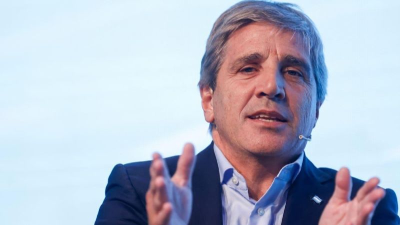 Luis Caputo: “Vamos a vender hasta el último dólar en el techo de la banda”