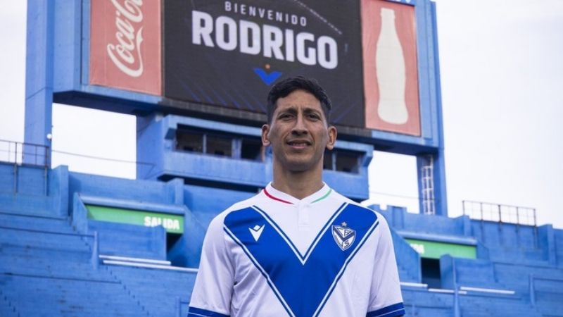Vélez Sarsfield le dIo la bienvenida a Aliendro
