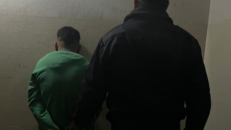 Fue sorprendido intentado cometer un ilícito en un automóvil