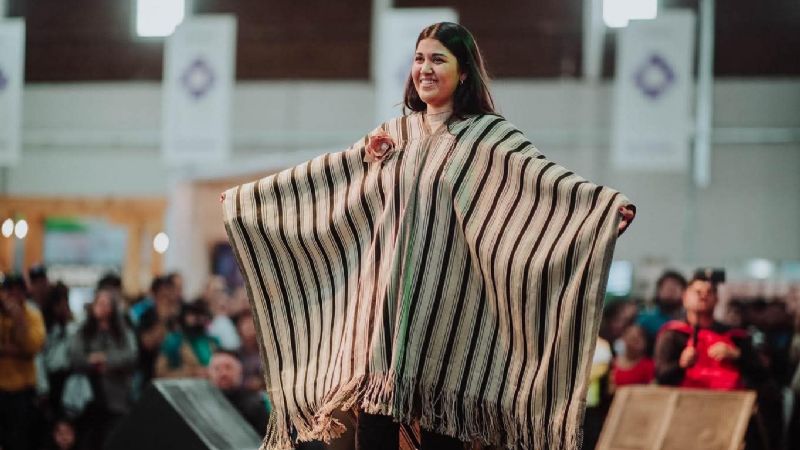 La Ruta del Telar cierra su participación con el tradicional Desfile de Ponchos y Accesorios