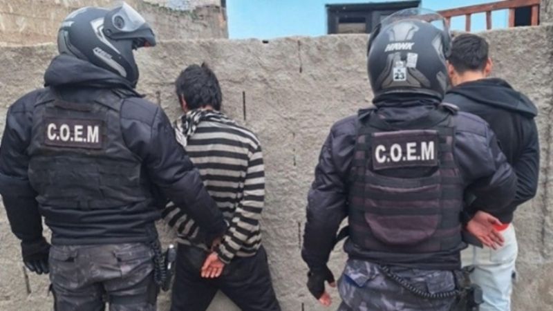 Hermanos amenazaron de muerte a su madre