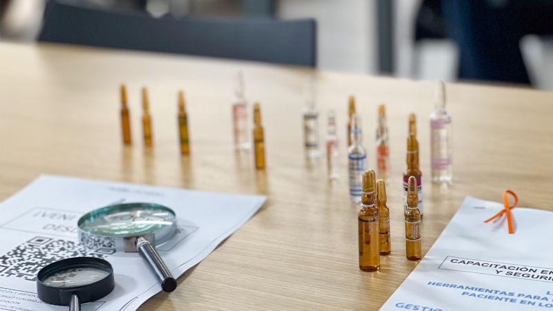 Capacitación sobre uso de medicamentos a profesionales de toda la provincia