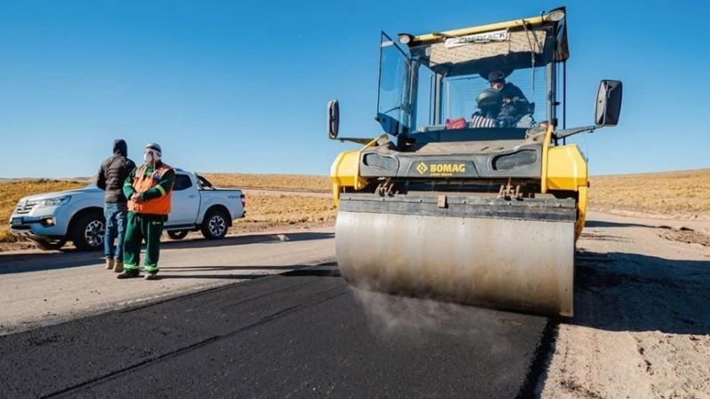 Ejecutan trabajos viales en la Ruta Provincial N°2