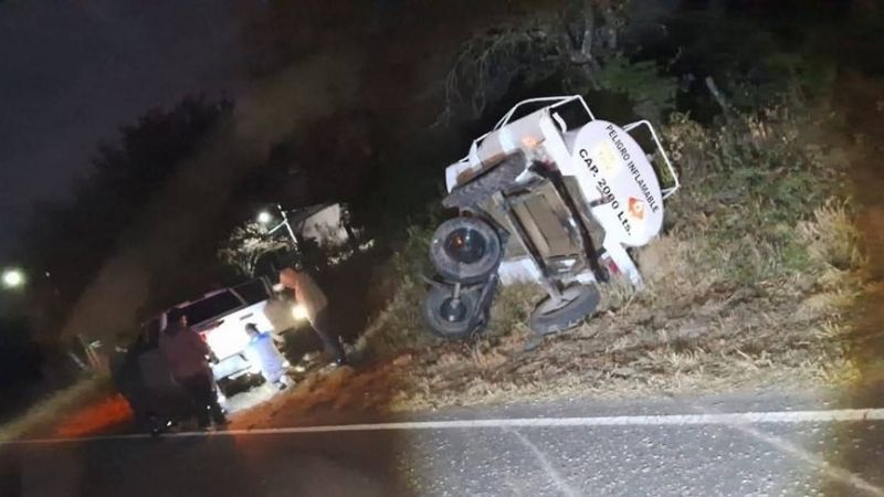 Se le desenganchó la cisterna en plena ruta