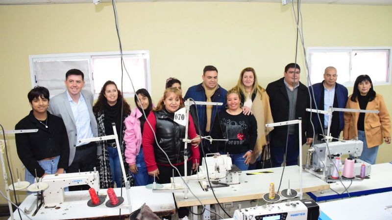 Barot encabezó la entrega de certificados de capacitación textil