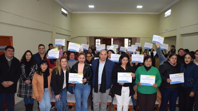 Barot encabezó la entrega de certificados de capacitación textil