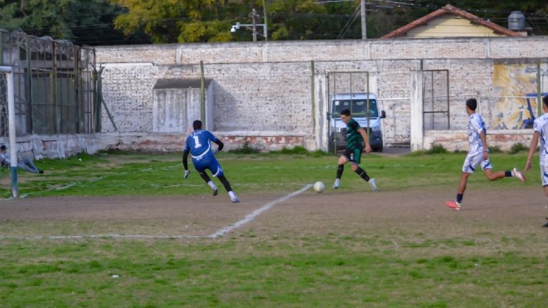 Capital goleó y avanzó en la Copa País