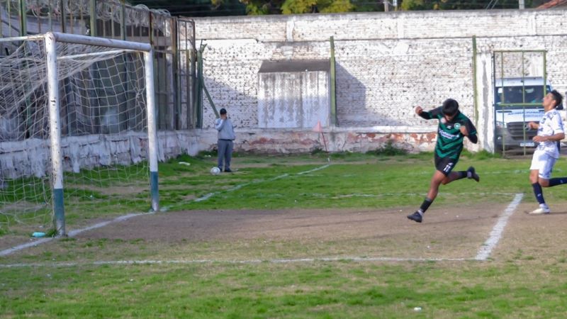 Capital goleó y avanzó en la Copa País