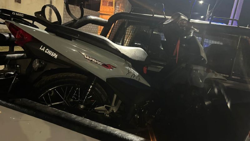 Arrestan a tres personas y secuestran motocicletas