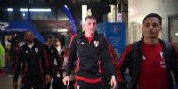 LOS JUGADORS  DE RIVER llegando a Aeroparque; finalmente no pudieron viajar a Santiago del Estero.