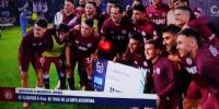 LOS JUGADORES de Lanús con el pasaje a los 4tos. de final, donde enfrentará a Argentinos Jrs.