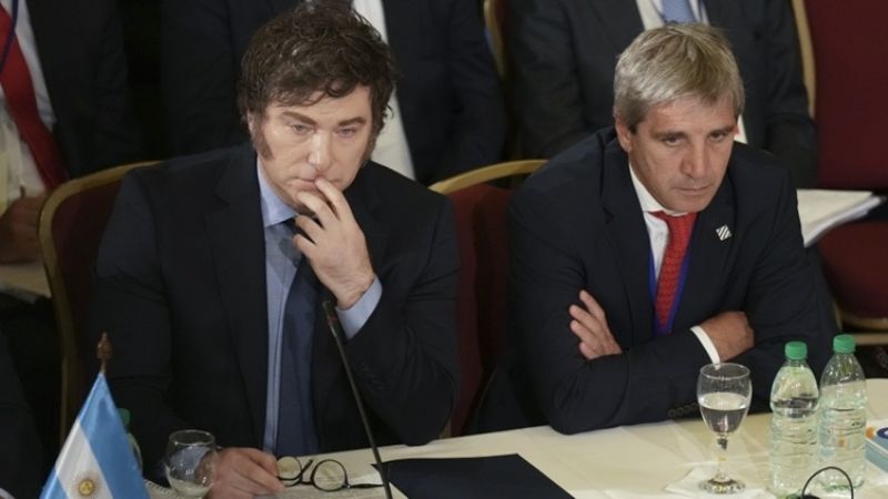 El Gobierno activa una ventana de emergencia para absorber pesos y controlar el dólar