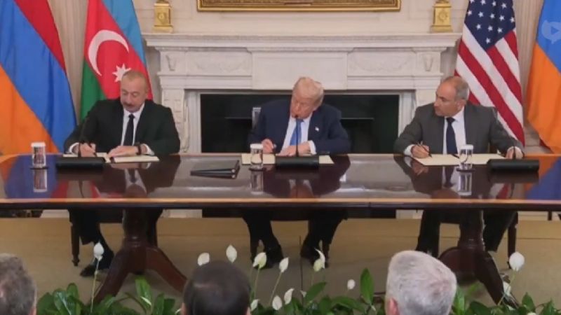 Armenia y Azerbaiyán firman un histórico acuerdo de paz auspiciado por Estados Unidos